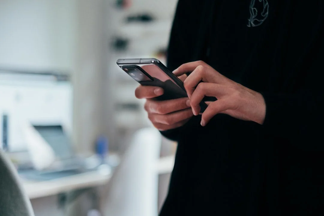 Person asking an AI assistant on a phone for a business recommendation